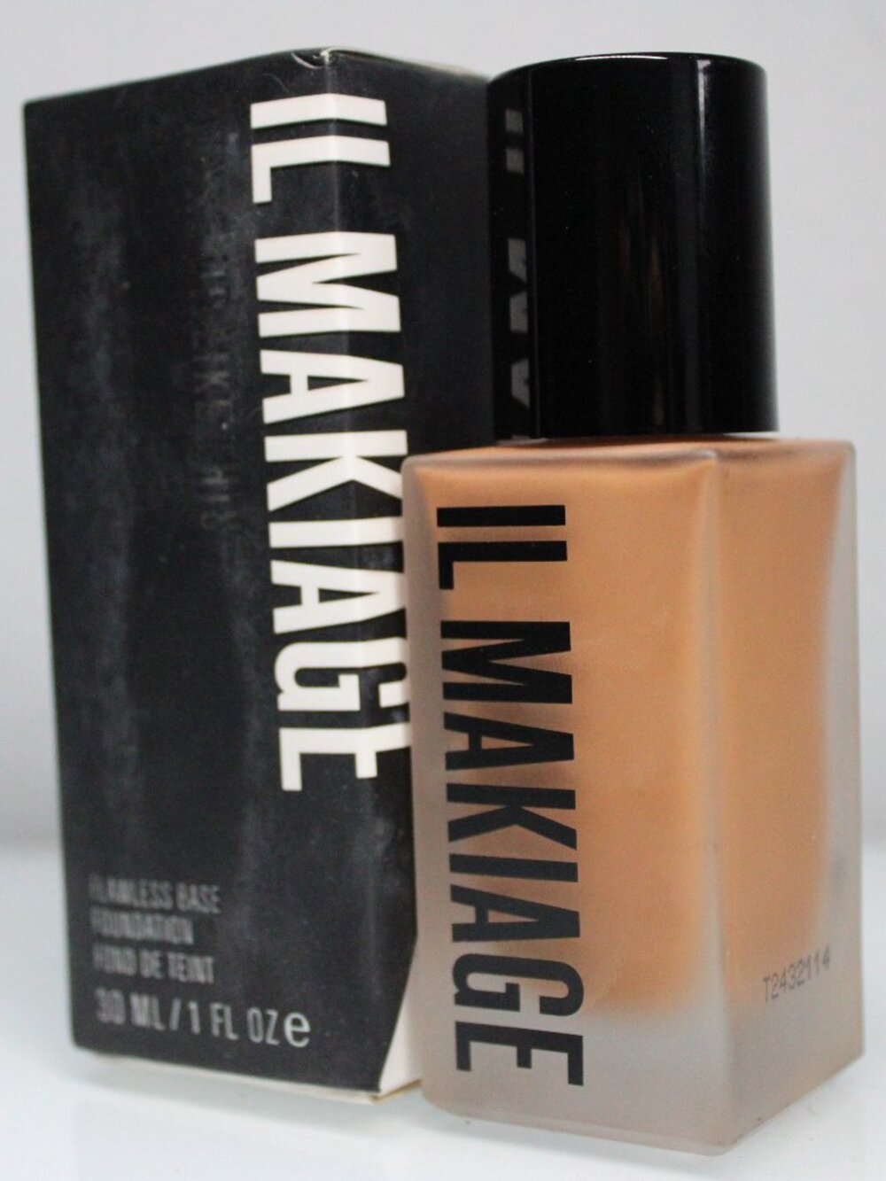 IL MAKIAGE Woke Up Like This Flawless Base Foundation Shade 155 1 oz 30 mL